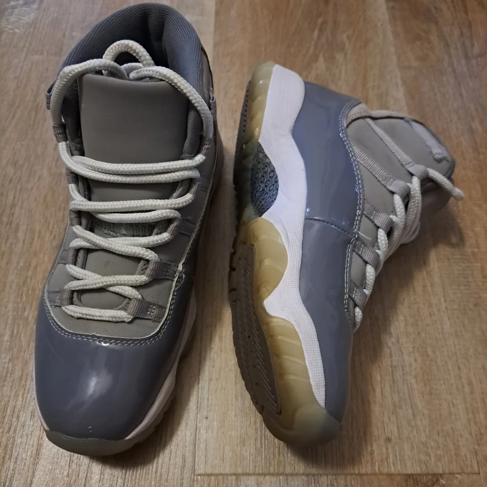 Nike Jordan II Retro Sneakers Gray White Size 6.5Y